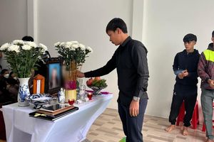 Lộc Fuho đến thắp nhang nữ nạn nhân trong vụ Itaewon: 'Mong em an nghỉ'