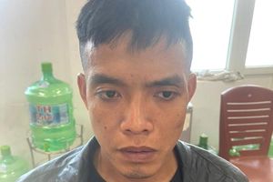 Ra tù không về nhà, dùng dao uy hiếp, trói nhốt 2 nữ sinh viên để cướp