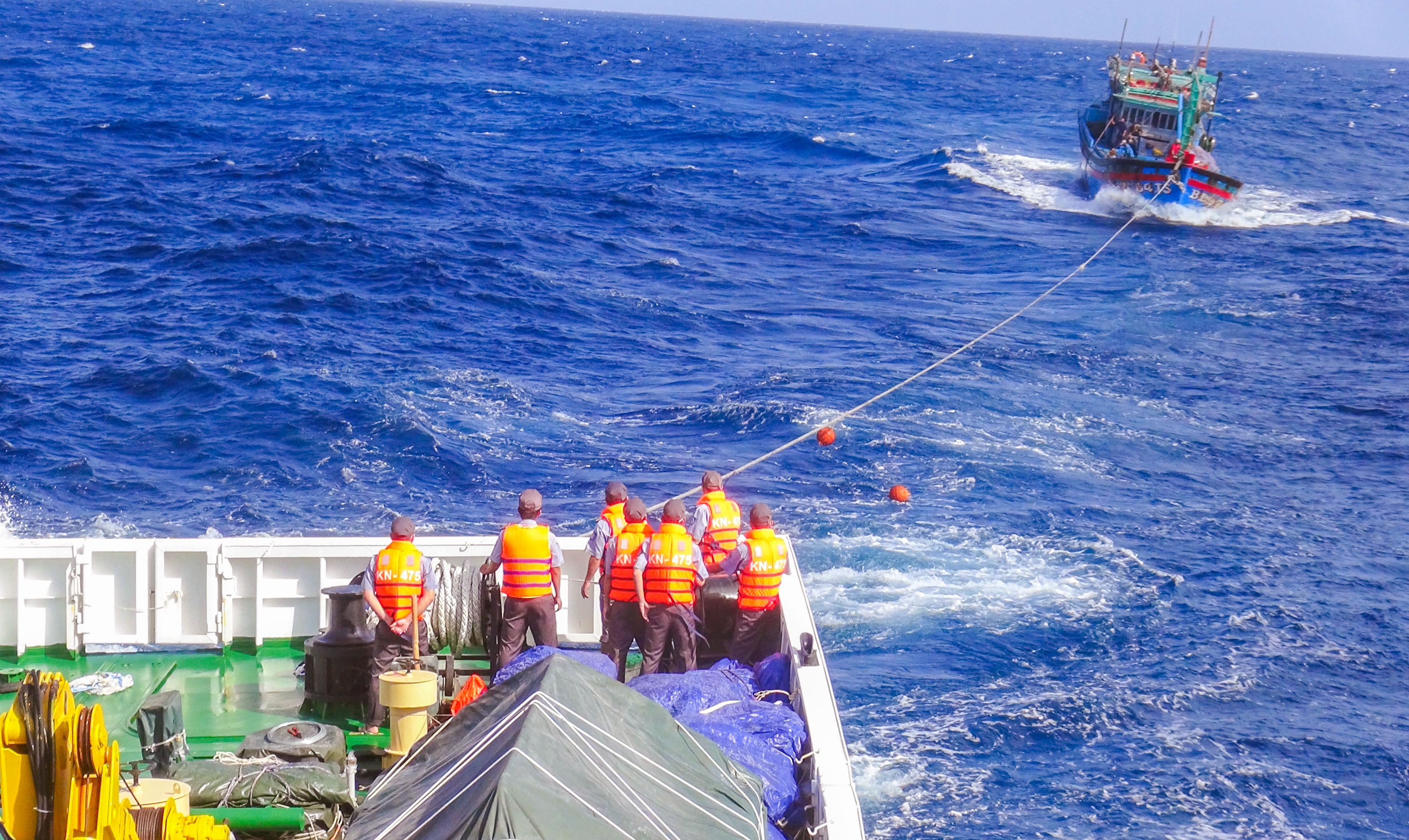 Kiềm ngư cứu tàu cá bị nạn ảnh 1 hinh-anh-0.jpg