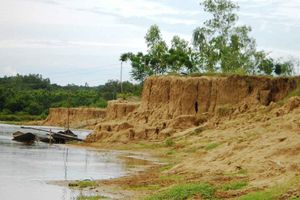 Bình Định: Lo sợ lũ sông Kôn 'nuốt' nhà dân
