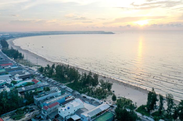 Du khách đổ xô đến biển Bình Định, Quảng Ngãi đón bình minh 0