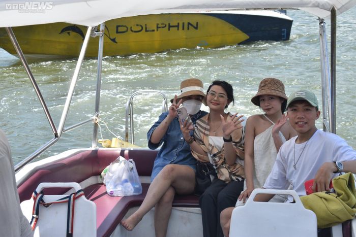 08b163abace945b71cf8 Nghỉ lễ 2/9: Quy Nhơn đông nghịt khách, Phú Yên nhiều điểm du lịch quá tải 26