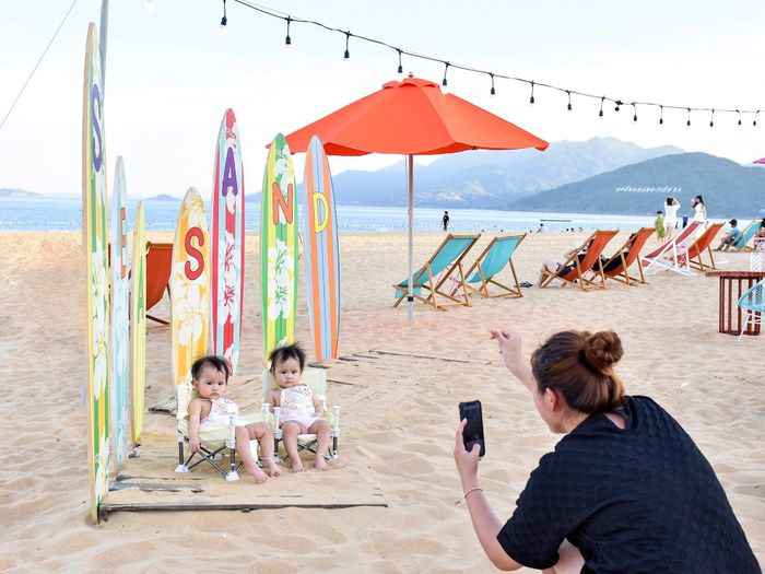 0a9e2267ec25057b5c34 Du khách đổ về biển Quy Nhơn trước lễ 2/9 16