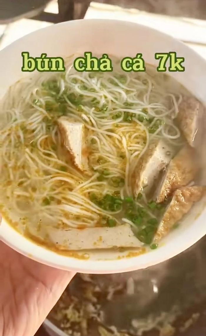 Dạo một vòng khu chợ rẻ bậc nhất Việt Nam tại Bình Định: Cầm 50k ăn được đủ món 26