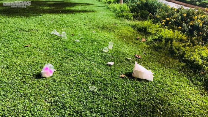 26a11733df71362f6f60 Nỗi lòng người lao công sau ngày đông nghẹt khách du lịch ở Quy Nhơn 41