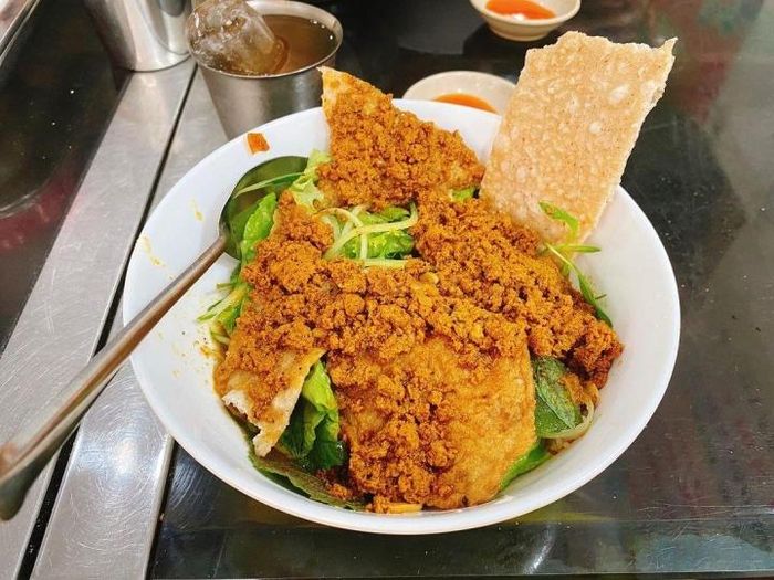 Món ăn nức tiếng Quy Nhơn nhìn ngỡ bún riêu, nếm thử mới thấy hương vị đặc biệt 11