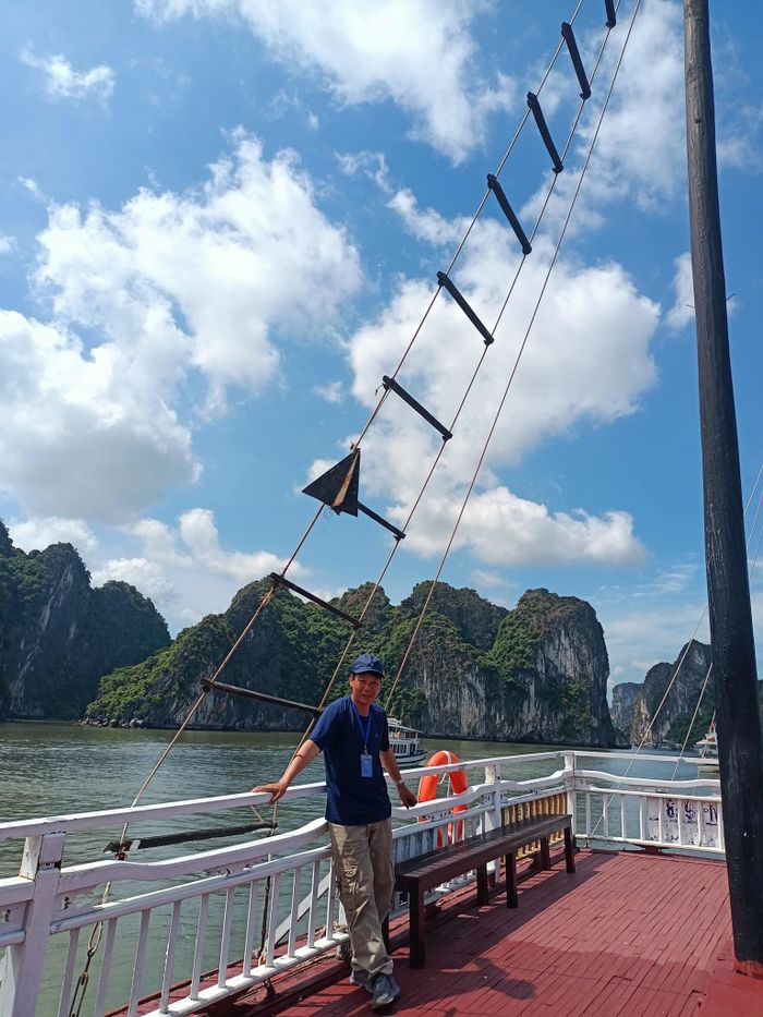 Đi xe máy 42 ngày xuyên Việt, thầy giáo 52 tuổi kể lúc chặn đầu ô tô trên 'đèo gió hú' 37