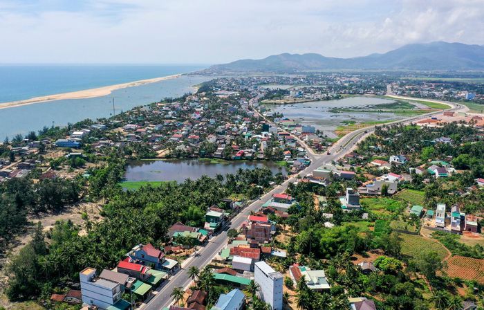 Phong cảnh hữu tình trên tuyến đường ven biển ở Bình Định 6