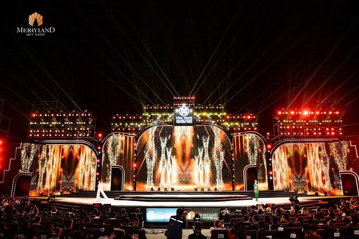 2e63becf6e8d87d3de9c Pháo hoa rực sáng trên 'thành phố bán đảo' MerryLand Quy Nhơn trong đêm chung kết Miss World Vietnam 2022 4