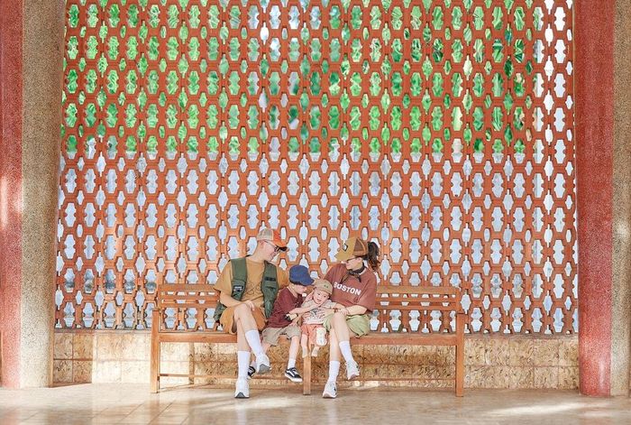 2ede97db4d99a4c7fd88 Bé 10 tháng tuổi cùng bố mẹ phượt 100km/ngày bằng xe máy, chụp bộ ảnh đẹp như truyện tranh 20