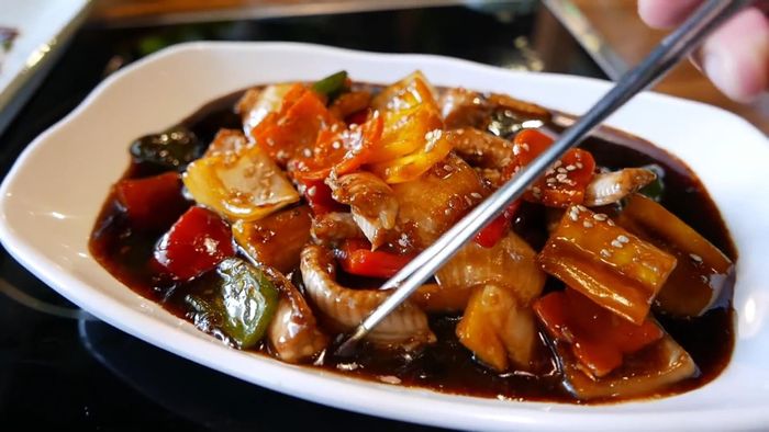 31c7ad054947a019f956 Món ăn ngoe nguẩy nhìn 'rợn da gà', lên mâm thành đặc sản đắt giá 21