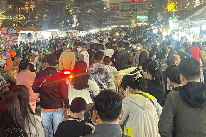 356903fd85bf6ce135ae Đi ăn lệch giờ, tìm nơi vắng vẻ khi du lịch mùa lễ 21