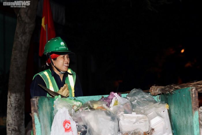 35bd0b2fc36d2a33737c Nỗi lòng người lao công sau ngày đông nghẹt khách du lịch ở Quy Nhơn 32