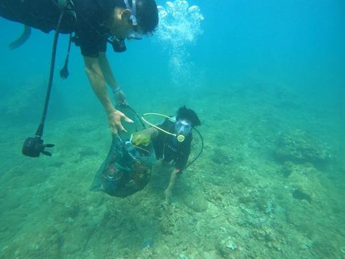 Để cho đáy biển mỗi ngày đẹp hơn 1