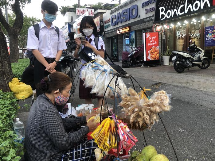 3cc02132e870012e5861 Những xóm nghề tha hương-Kỳ 3: 'Xóm 77' và đặc sản trên đôi quang gánh 5