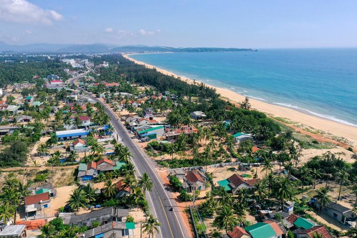 401aabdf509db9c3e08c-1 Phong cảnh trữ tình trên tuyến đường ven biển ở Bình Định 4