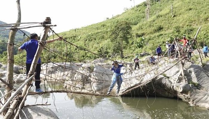 Làng O2 bừng sáng từ điện mặt trời 0