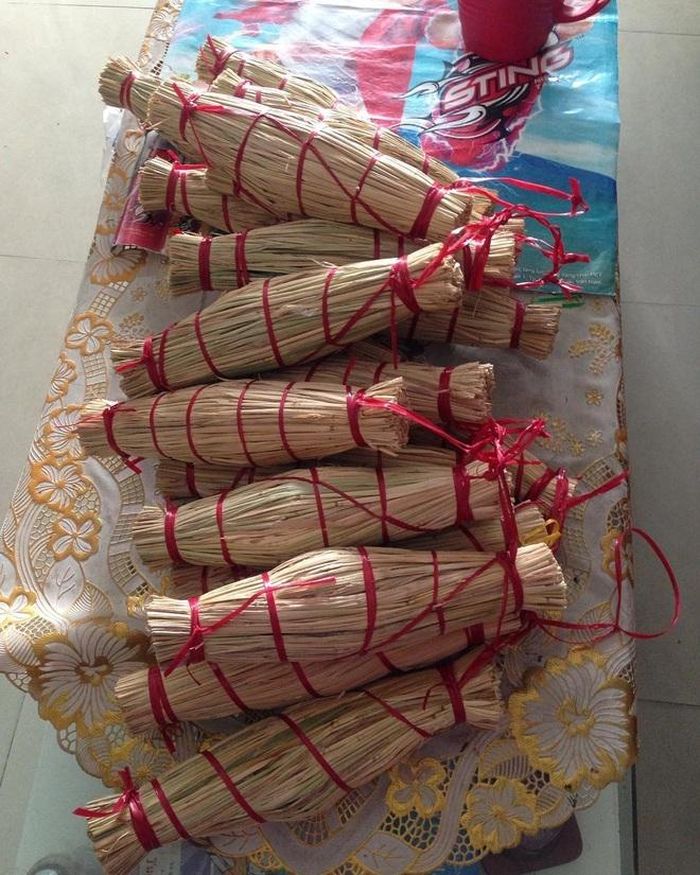 44aa7b7ca93e4060192f Món ăn miền Trung có tên gọi lạ, gói trong rơm khô 'hút' khách sành ăn 21