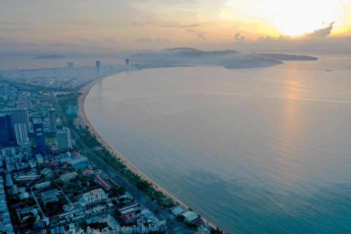 Du khách đổ về biển Quy Nhơn trước lễ 2/9 0