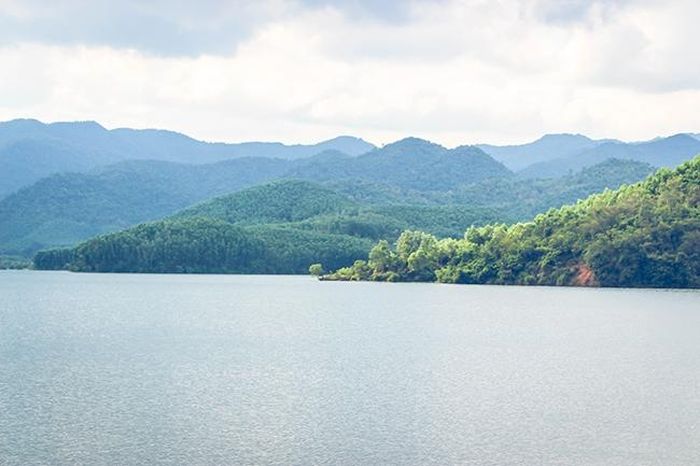 Nên thơ hồ Vạn Hội 0