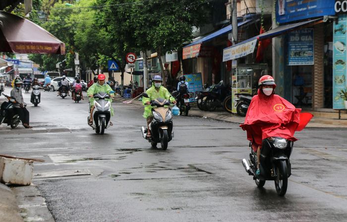 4a0e6ace928c7bd2229d Mưa lớn, không quá tải khách trong mùa lễ 30/4 5