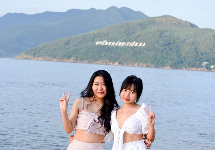 4a716dae88ec61b238fd Du khách đổ xô đến biển Bình Định, Quảng Ngãi đón bình minh 16