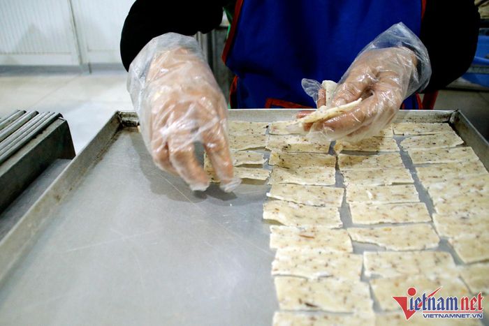 4b4c89bab9f750a909e6 Người đàn ông mang bánh dừa nướng 'chu du' xứ sở kim chi 8