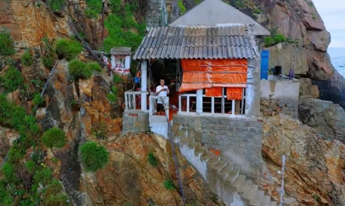 5047c14c3a0ed3508a1f Ngôi nhà đặc biệt nằm giữa lưng chừng vực thẳm, view hướng thẳng ra biển ở Quy Nhơn 10