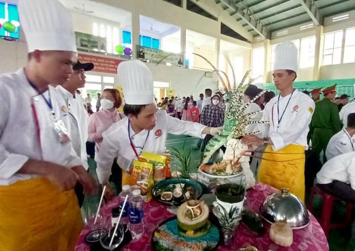 52a8c0081b4af214ab5b 100 món ăn chế biến từ tôm hùm ở Phú Yên xác lập kỷ lục Việt Nam 2