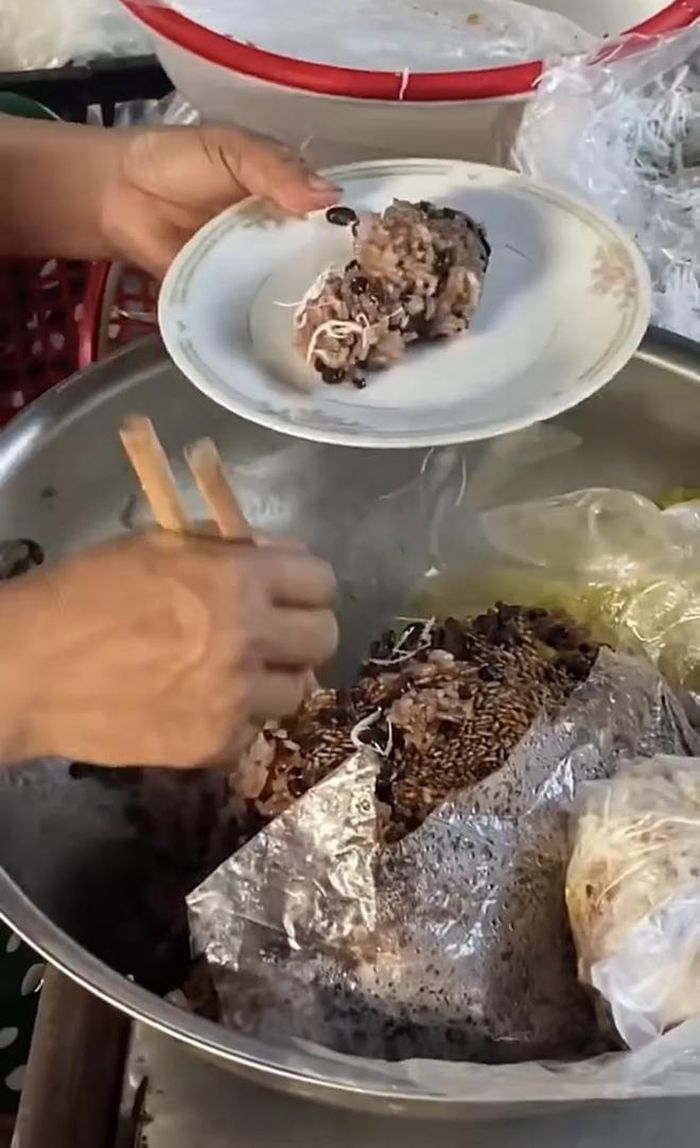 Dạo một vòng khu chợ rẻ bậc nhất Việt Nam tại Bình Định: Cầm 50k ăn được đủ món 15