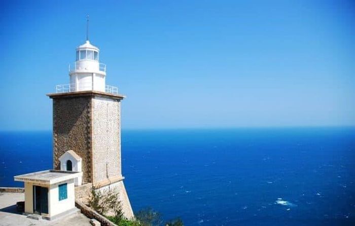 5793ca594b1ba245fb0a Nơi đón ánh bình minh đầu tiên trên đất liền Việt Nam ở đâu? 45