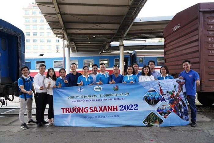 Đưa 15.000 cây xanh và 10.000 cờ Tổ quốc tới đảo Trường Sa 7