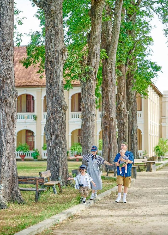 6013c5161f54f60aaf45 Bé 10 tháng tuổi cùng bố mẹ phượt 100km/ngày bằng xe máy, chụp bộ ảnh đẹp như truyện tranh 15