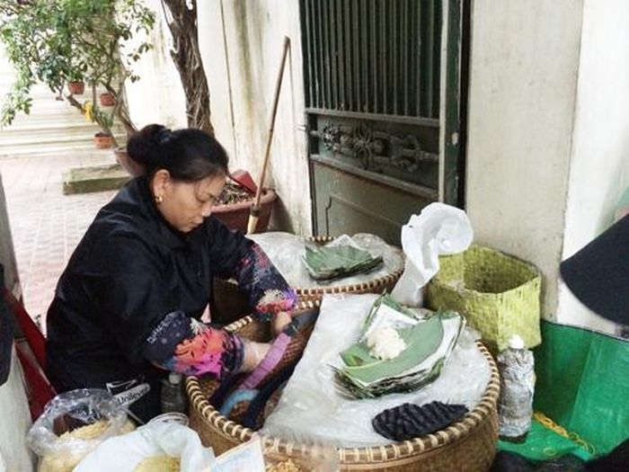 616cd939ef74062a5f65 Muôn vẻ gói xôi ăn sáng của người Hà Nội: Xôi xéo đậu xanh là mỹ vị, xôi gấc hết vèo trong vòng nốt nhạc 10