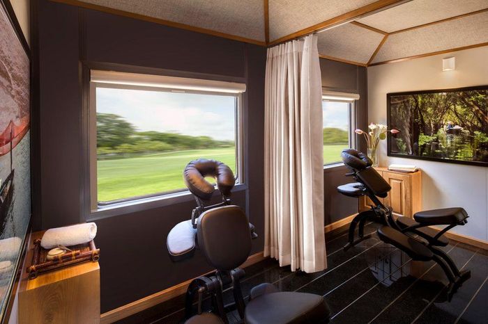 6b56eabf03fdeaa3b3ec Khách Tây bất ngờ với toa tàu 'đỉnh' nhất Việt Nam: Cảm giác siêu thực, không thể nhắm mắt 29