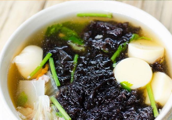 Vào mùa 'lộc trời' mọc lên từ đá, người dân đi lấy về bán giá hàng triệu đồng/kg 22