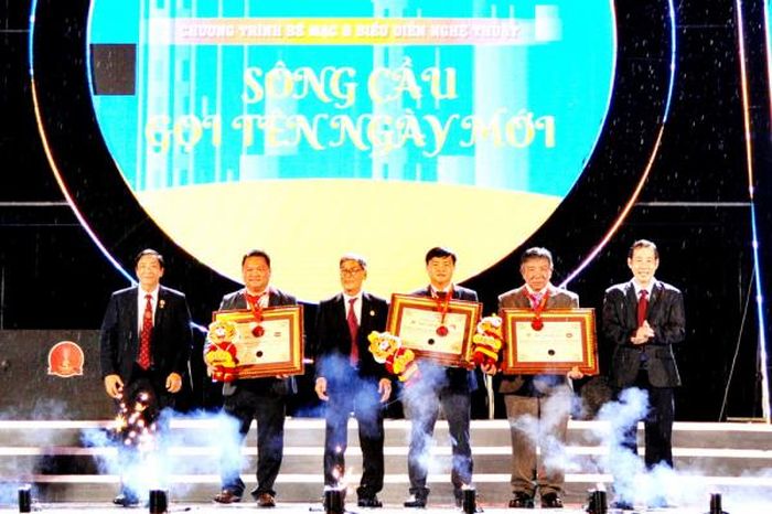 78c2e9623220db7e8231 100 món ăn chế biến từ tôm hùm ở Phú Yên xác lập kỷ lục Việt Nam 5