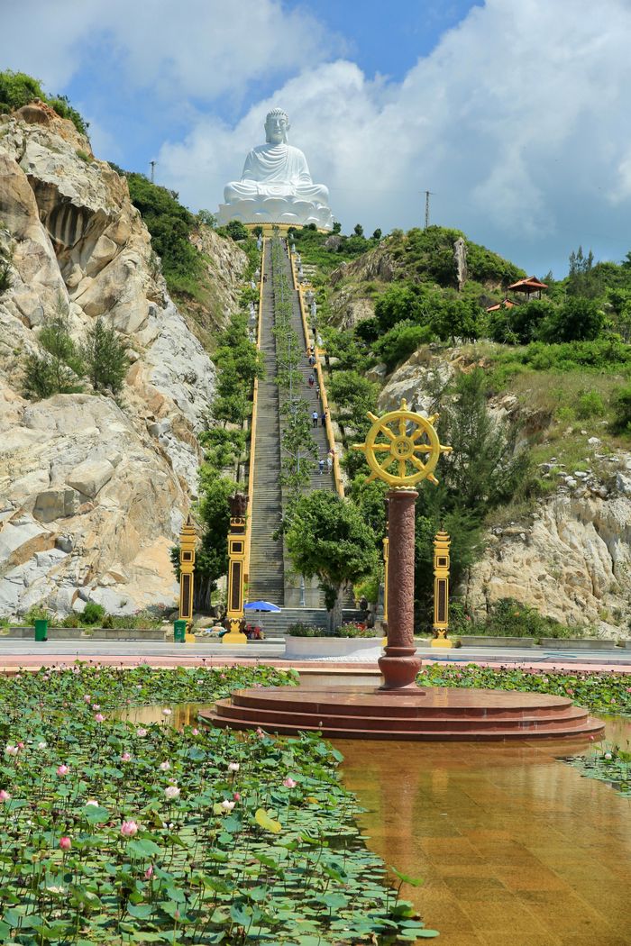 78c381145f56b608ef47 Đến Linh Phong tự, chiêm ngưỡng tượng Phật ngồi khổng lồ 12