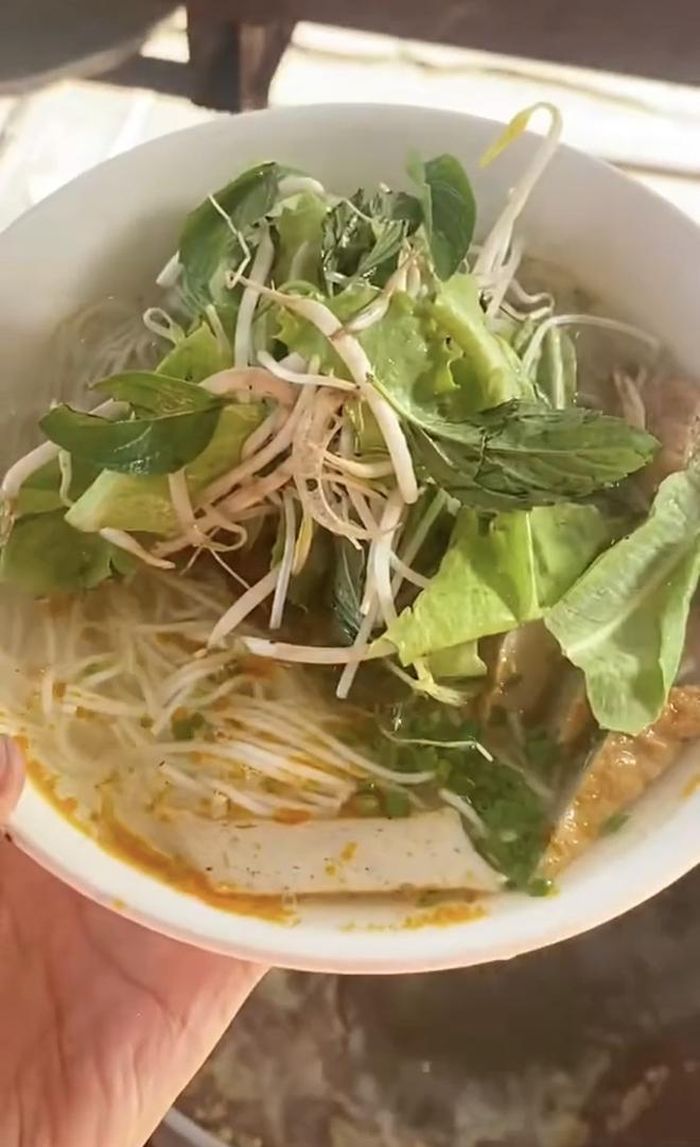 Dạo một vòng khu chợ rẻ bậc nhất Việt Nam tại Bình Định: Cầm 50k ăn được đủ món 27