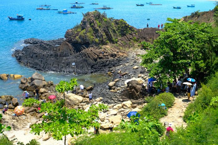 7e4b262ee96c0032597d Kẹt xe gần một giờ ở Gành Đá Đĩa 9