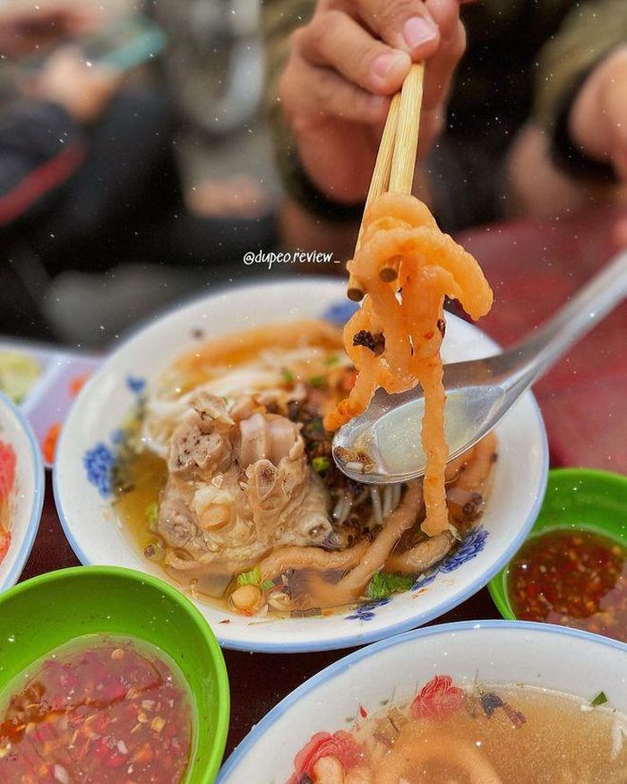 85942059f91b1045490a 7 món bún miền Tây tên nghe 'lạ hoắc' nhưng vị siêu ngon: Toàn những đặc sản với cách chế biến có 1-0-2 21