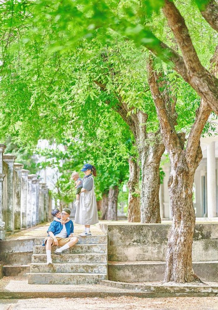 87c90eccd48e3dd0649f Bé 10 tháng tuổi cùng bố mẹ phượt 100km/ngày bằng xe máy, chụp bộ ảnh đẹp như truyện tranh 37