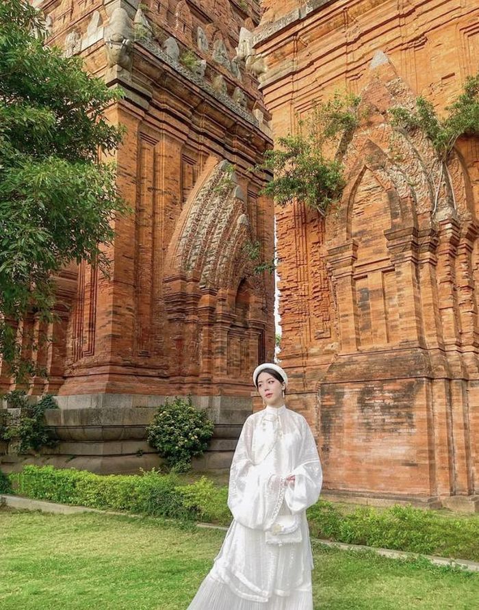 8c4b5c57ae15474b1e04 Eo biển 'trăng khuyết' Quy Nhơn - thiên đường biển đẹp đang được quan tâm bậc nhất trong mùa hè này 44