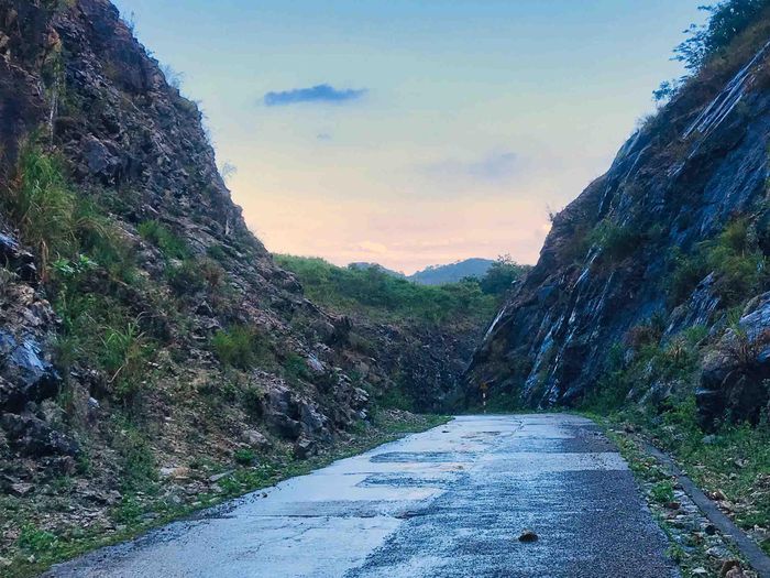 8e48a369462baf75f63a Độc đáo thành đá Tà Kơn giữa rừng Vĩnh Thạnh, Bình Định 5