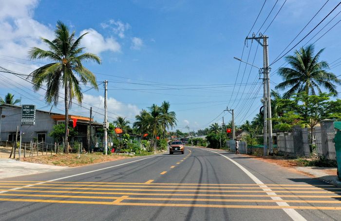 Phong cảnh hữu tình trên tuyến đường ven biển ở Bình Định 2