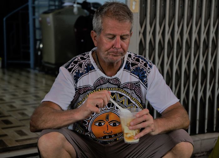 Ông Tây thích ăn đậu hũ nóng ở TP.HCM 8