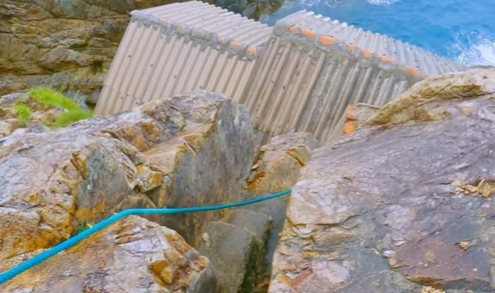 9a0c0707fc45151b4c54 Ngôi nhà đặc biệt nằm giữa lưng chừng vực thẳm, view hướng thẳng ra biển ở Quy Nhơn 5