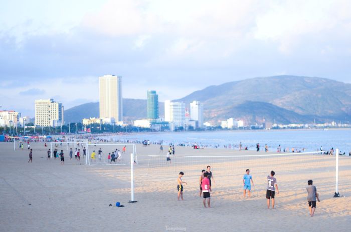 Biển Quy Nhơn đông đúc nhộn nhịp trong ngày đầu nghỉ lễ 2/9 18