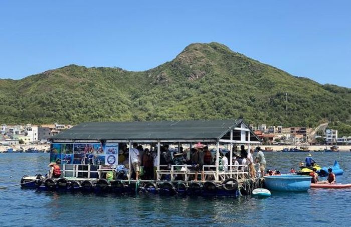 a5fa4c2a94687d362479 Nhiều nhà bè nổi ở Hòn Khô bất chấp 'lệnh cấm' 1