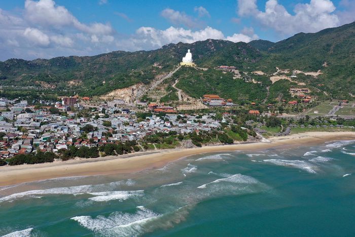 Phong cảnh hữu tình trên tuyến đường ven biển ở Bình Định 18